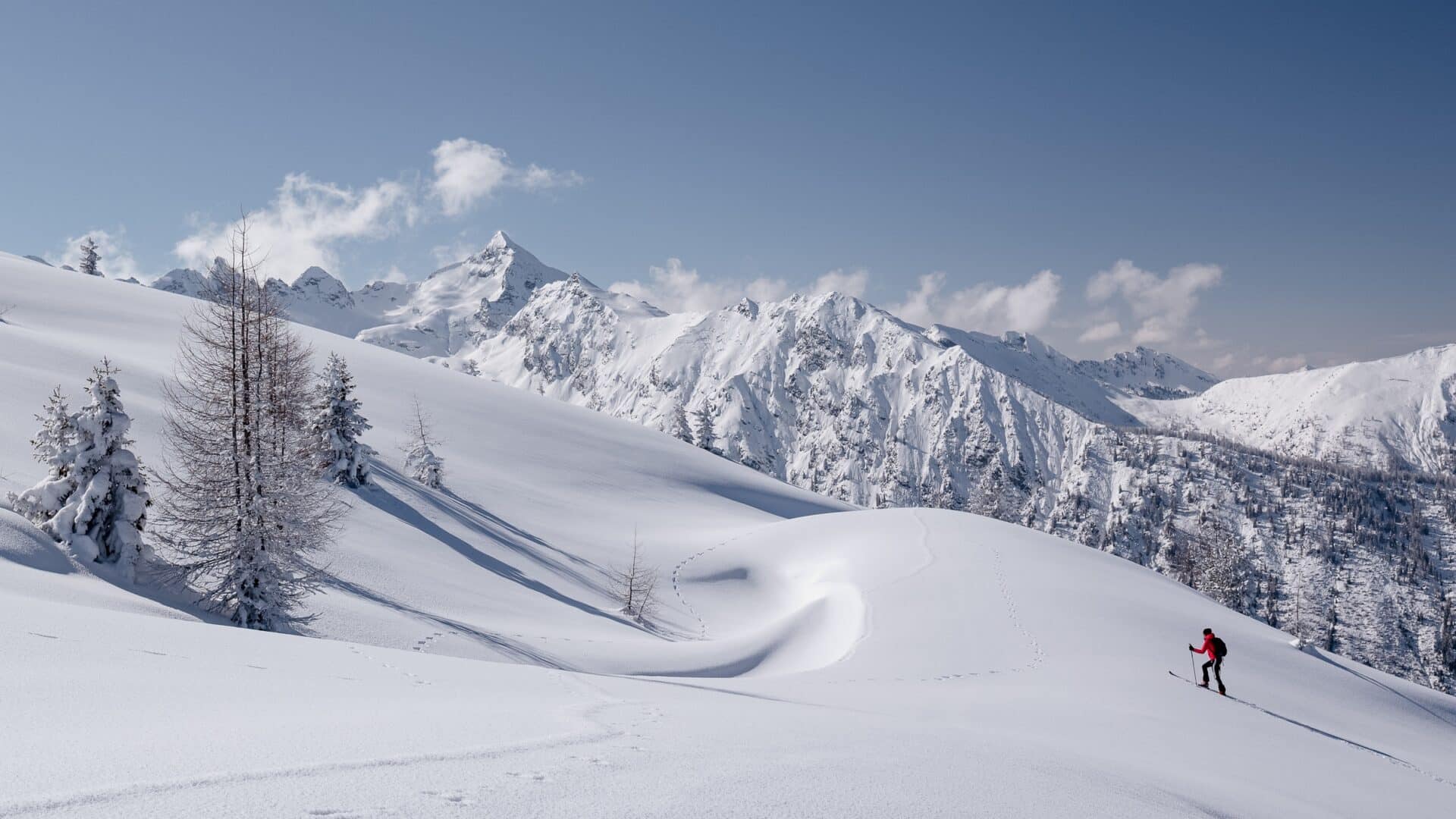 Sanfter Winterurlaub mit Skitoure in den Bergen, Österreich